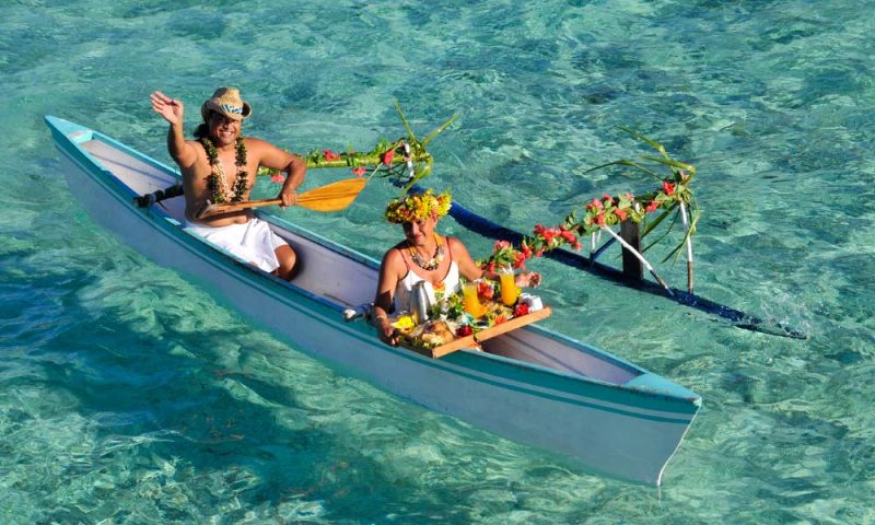BOBILM_Breakfast_Canoe_1000x600_29636